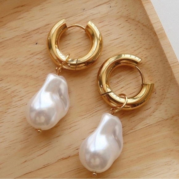 ✨ New Gold and pearl huggie drop earrings ✨💕 - Picture 4 of 6